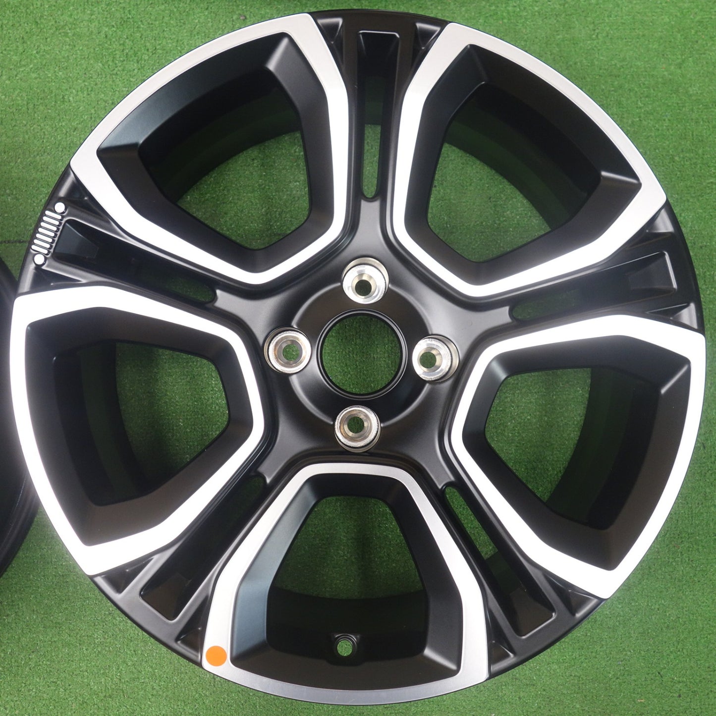 キレイ◎JEEP ジープ アベンジャー 純正 ホイール 18インチ 18×7J PCD108/4H◎6083102KTホ