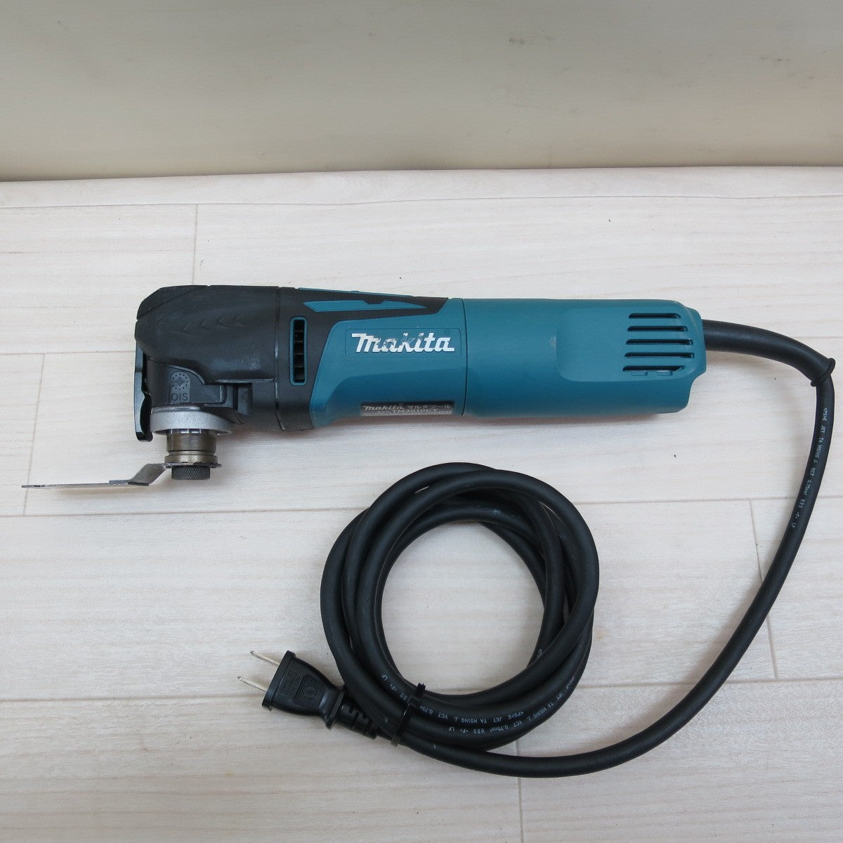 [送料無料] 付属品付き☆マキタ マルチツール TM3010CT 電動 工具 100V コード式 切断 剥離 研磨 makita☆