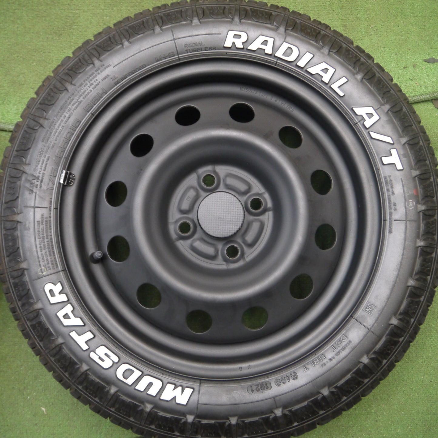 *送料無料* バリ溝！21年！キレイ！9分★175/65R15 マッドスター ラジアル A/T ホワイトレター TOPY スチール ホイール 15インチ PCD100/4H★4061704Hノ