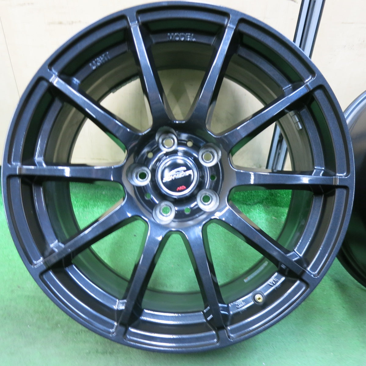 [送料無料] キレイ★SCHNEIDER MiD シュナイダー マルカ 18インチ ホイール 18×8J PCD114.3/5H★5011702SYホ