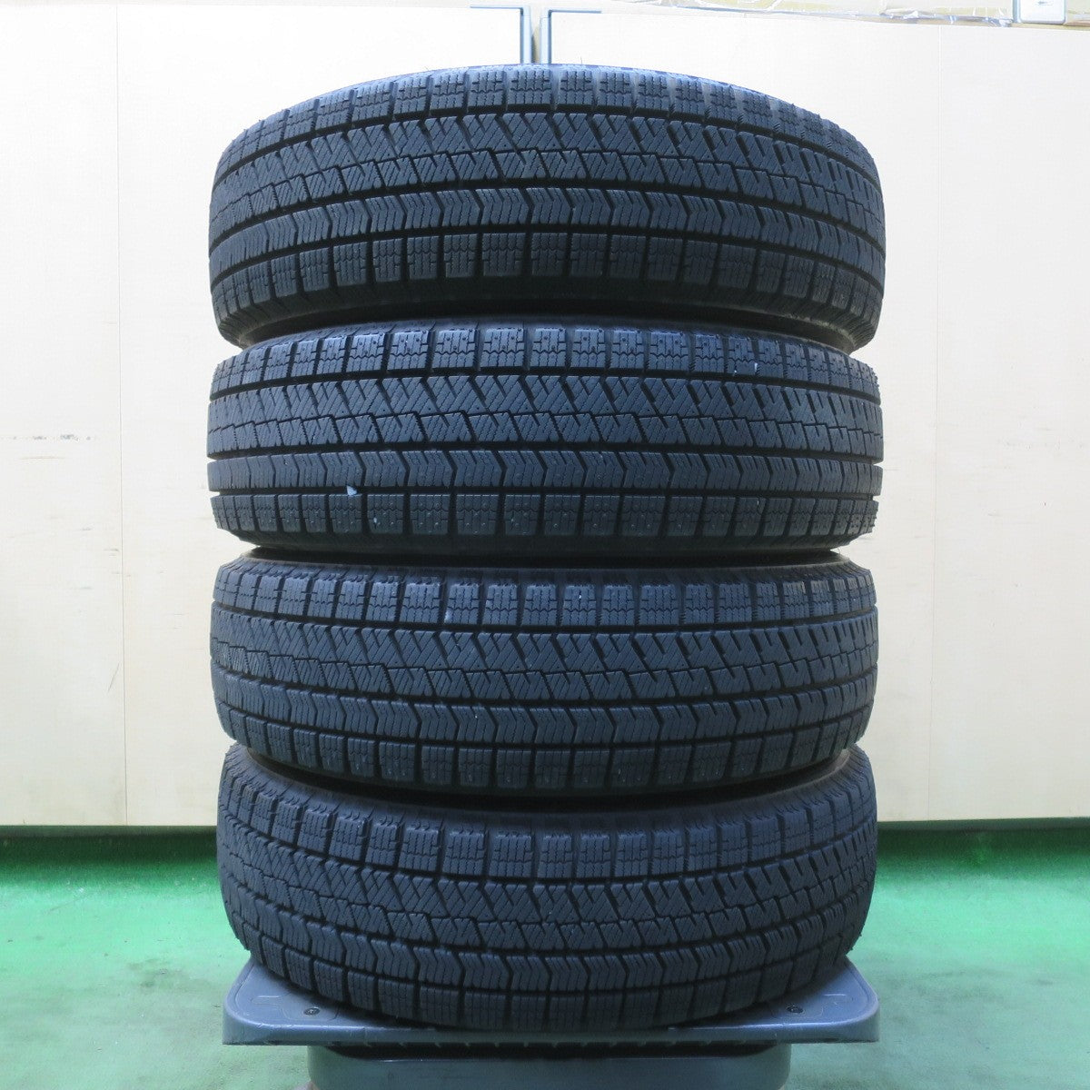 バリ溝！23年！9.5分以上★スタッドレス 155/65R14 ブリヂストン ブリザック VRX2 Linz 社外 アルミ 14インチ PCD100/4H★6022114イス