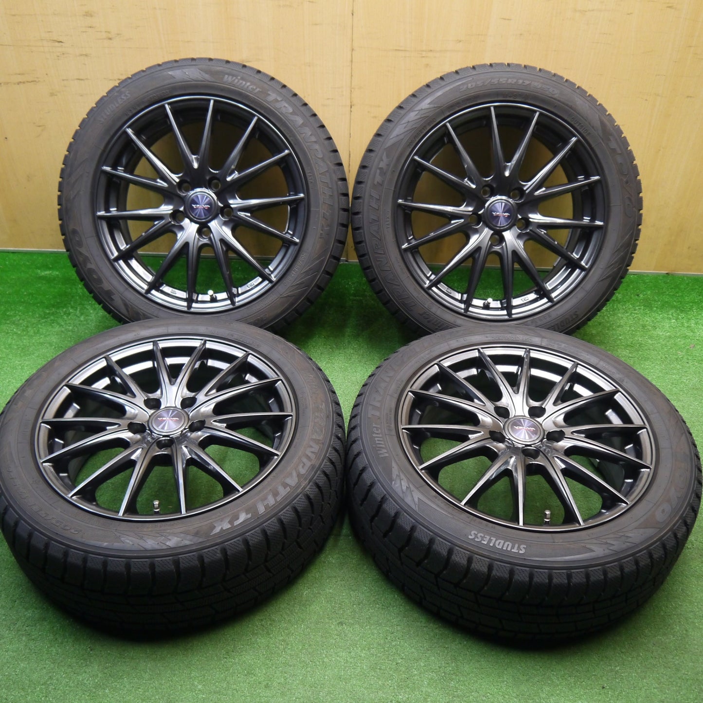ほぼ未使用！23年！キレイ★スタッドレス 205/55R17 トーヨー ウインター トランパス TX VELVA SPORTZ ヴェルヴァ 17インチ PCD114.3/5H★5120209Hス