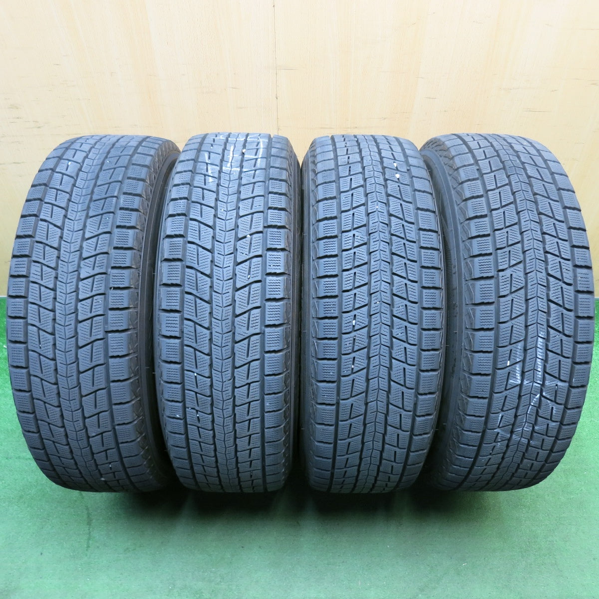 バリ溝！キレイ！9.5分★スタッドレス 235/65R18 ダンロップ ウインターマックス SJ8 DUFACT デュファクト 18インチ PCD114.3/5H★6050605HAス