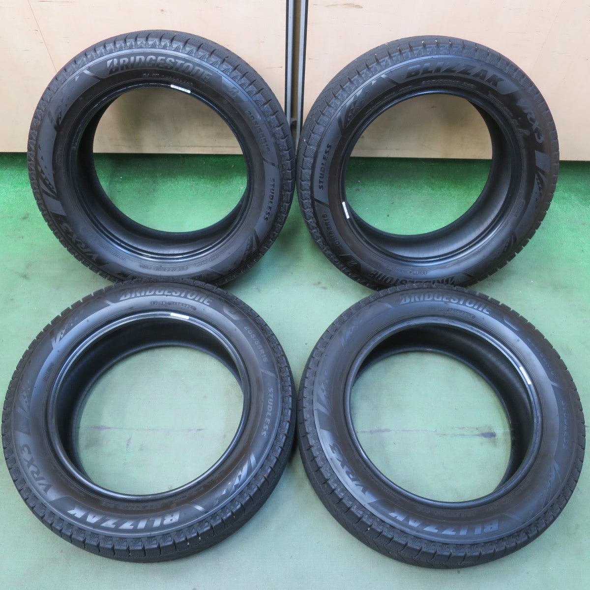 バリ溝！24年！9.5分◎スタッドレス 205/55R16 ブリヂストン ブリザック VRX3 タイヤ 16インチ ノア ヴォクシー 86 プリウス BRZ ステップワゴン レガシィ 等◎6083117イスタ