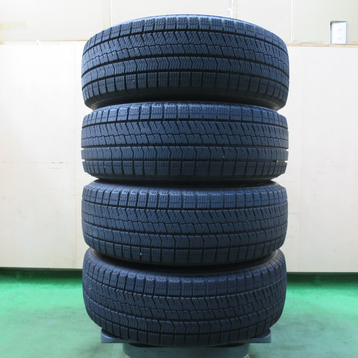 バリ溝！21年！9.5分以上★スタッドレス 195/65R15 ブリヂストン ブリザック VRX2 Treffer トレファー 15インチ PCD114.3/5H★5022704イス