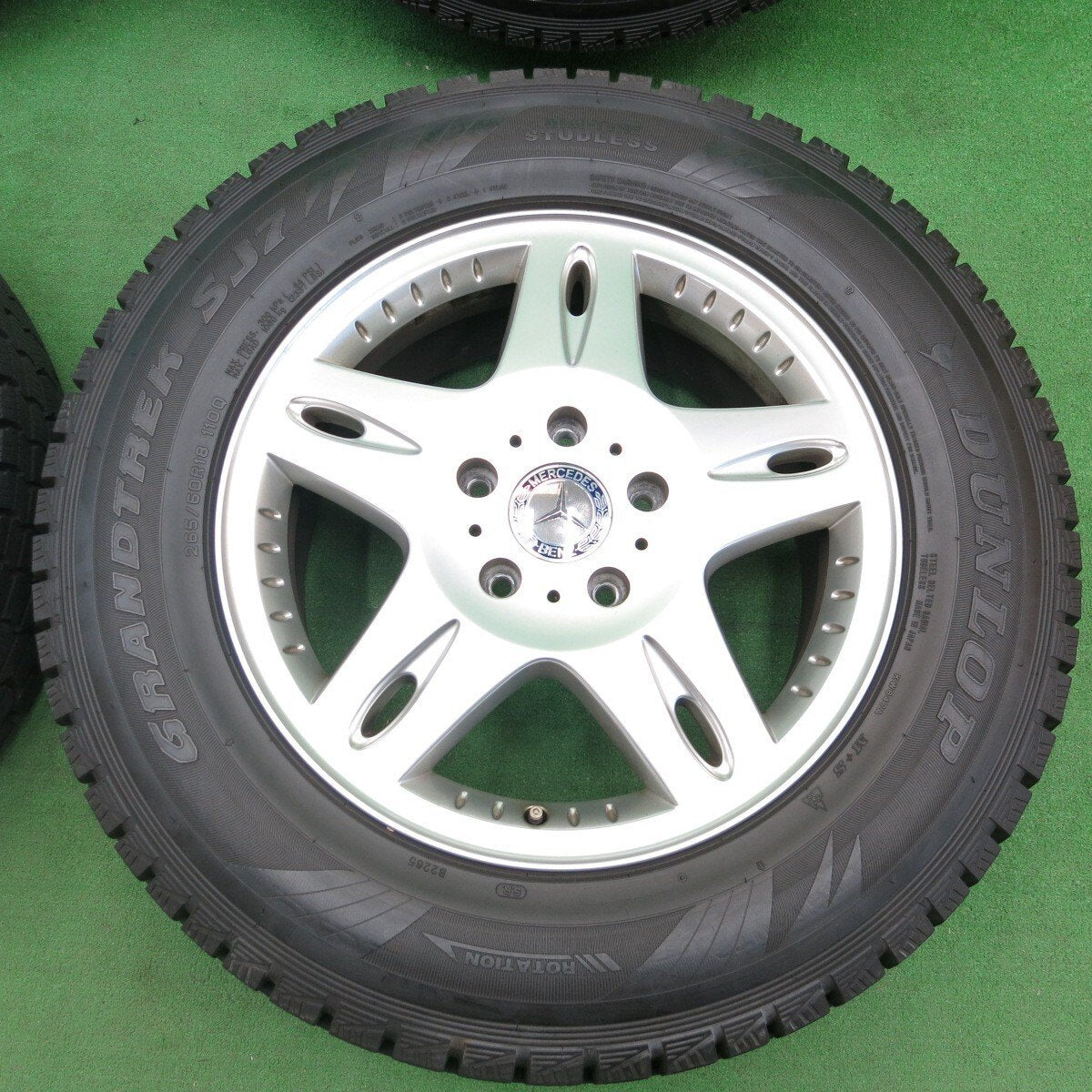 バリ溝！9.5分★ベンツ Gクラス ゲレンデ W463 純正 265/60R18 スタッドレス ダンロップ グラントレック SJ7 18インチ PCD130/5H★4051403ナス