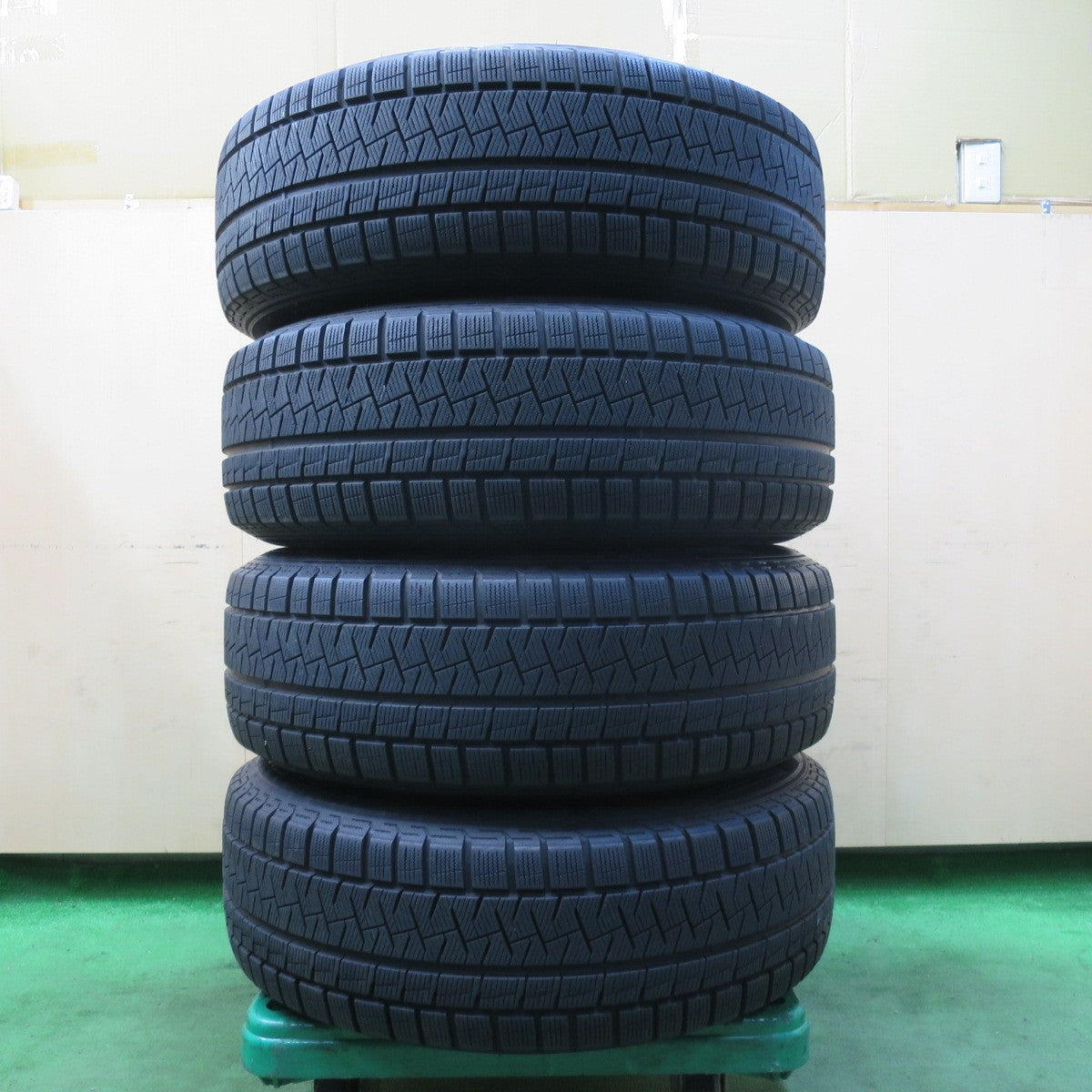[送料無料] バリ溝！8.5分★スタッドレス 225/60R18 ピレリ アイスアシンメトリコ MAVERICK マーベリック 005S SL 18インチ PCD114.3/5H★5022402イス