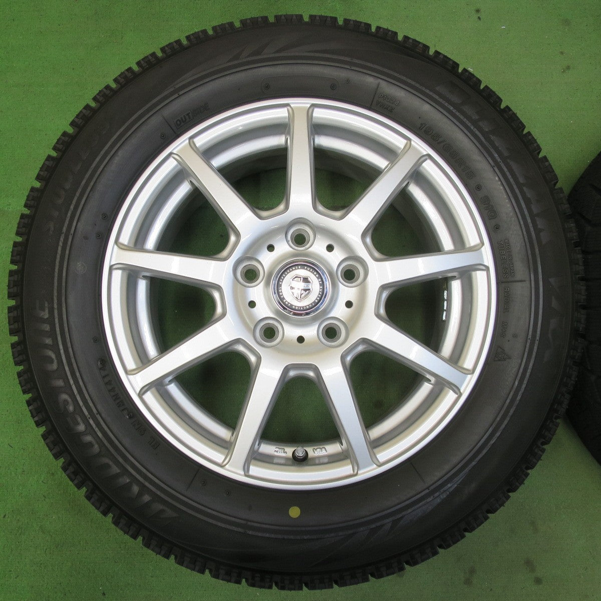 バリ溝！キレイ！ほぼ10分★スタッドレス 195/65R15 ブリヂストン ブリザック VRX VOLGA ヴォルガ 15インチ PCD114.3/5H★5062902イス