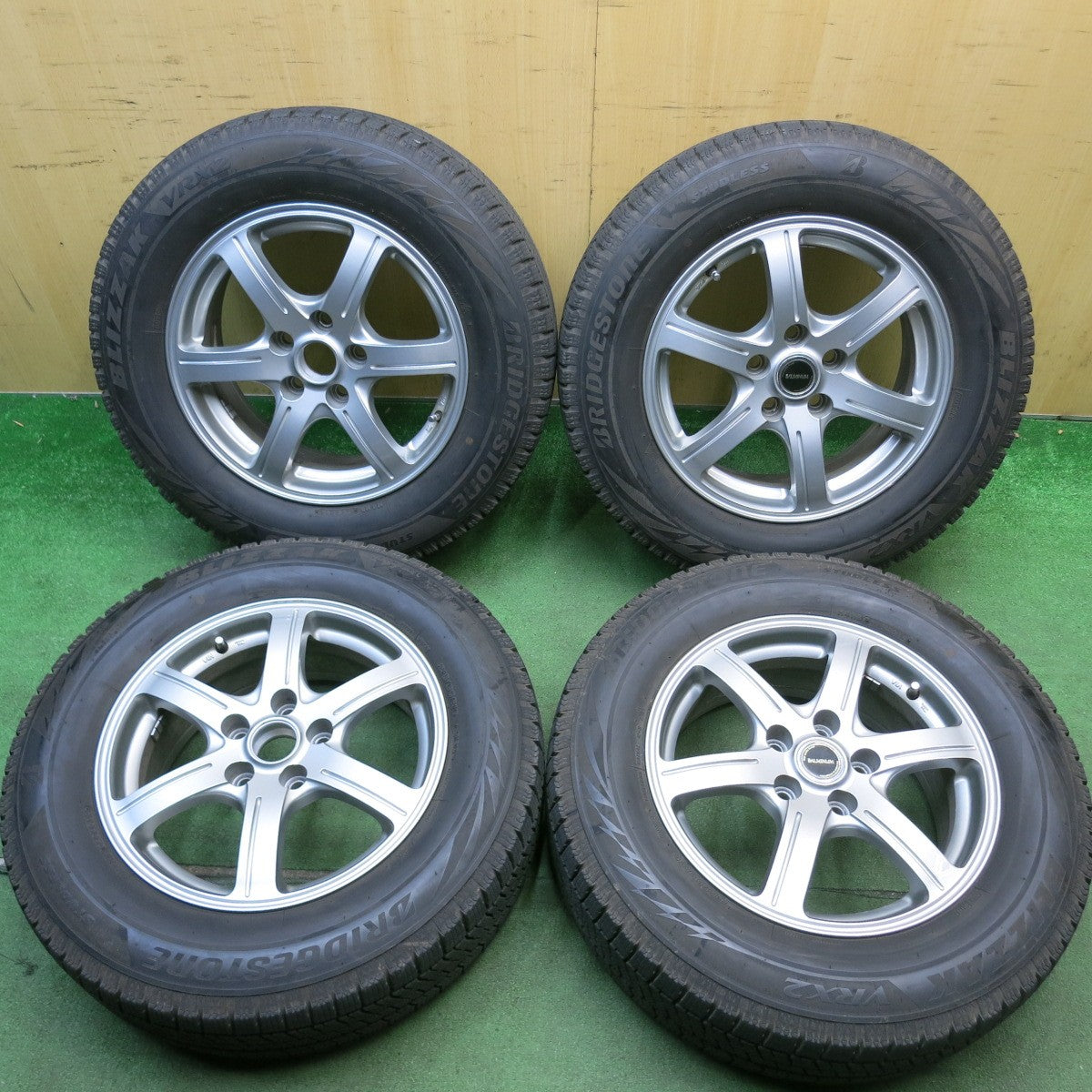 バリ溝！キレイ！8.5分★スタッドレス 215/65R16 ブリヂストン ブリザック VRX2 BALMINUM GR6 バルミナ 16インチ PCD114.3/5H★6053009HAス