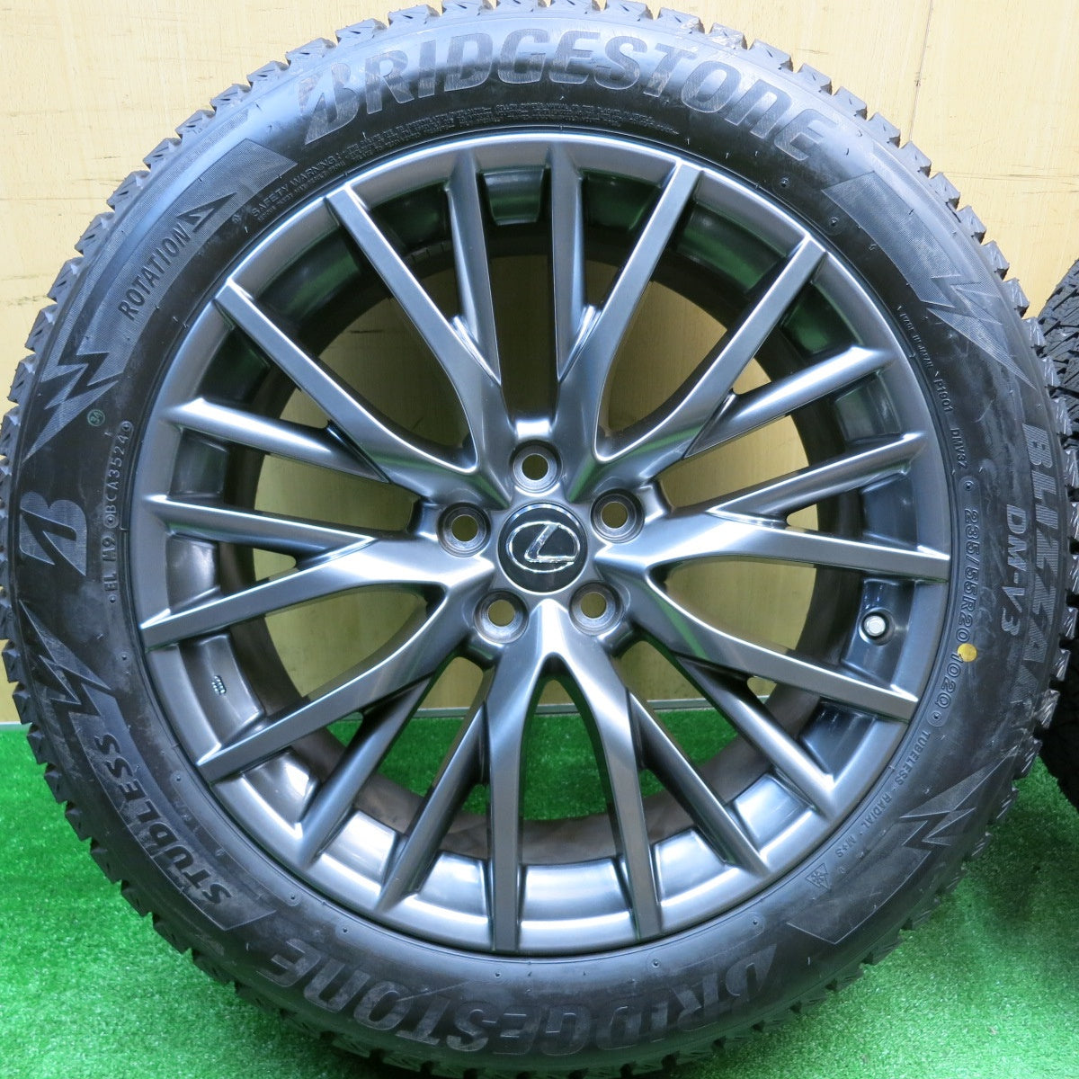 センサー付！ほぼ未使用！24年！キレイ★レクサス RX Fスポーツ 純正 235/55R20 スタッドレス ブリヂストン ブリザック DM-V3 20インチ PCD114.3/5H★5110901HAス