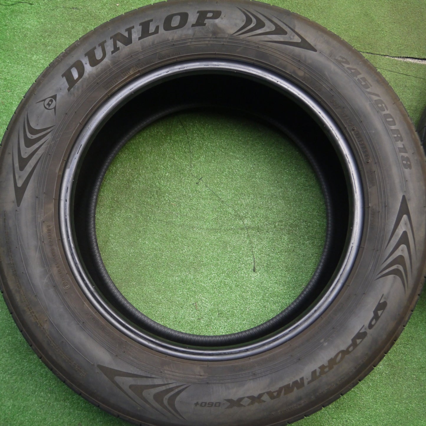 [送料無料] 4本価格！22年★245/60R18 ダンロップ SPスポーツマックス 060+ タイヤ 18インチ ジープ チェロキー フォード エクスプローラー 等★5012401Hノタ