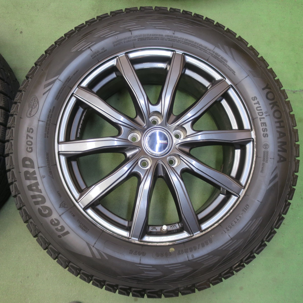 キレイ◎スタッドレス 225/65R17 ヨコハマ アイスガード G075 D.O.S. DOS 17インチ PCD114.3/5H◎6072301イス