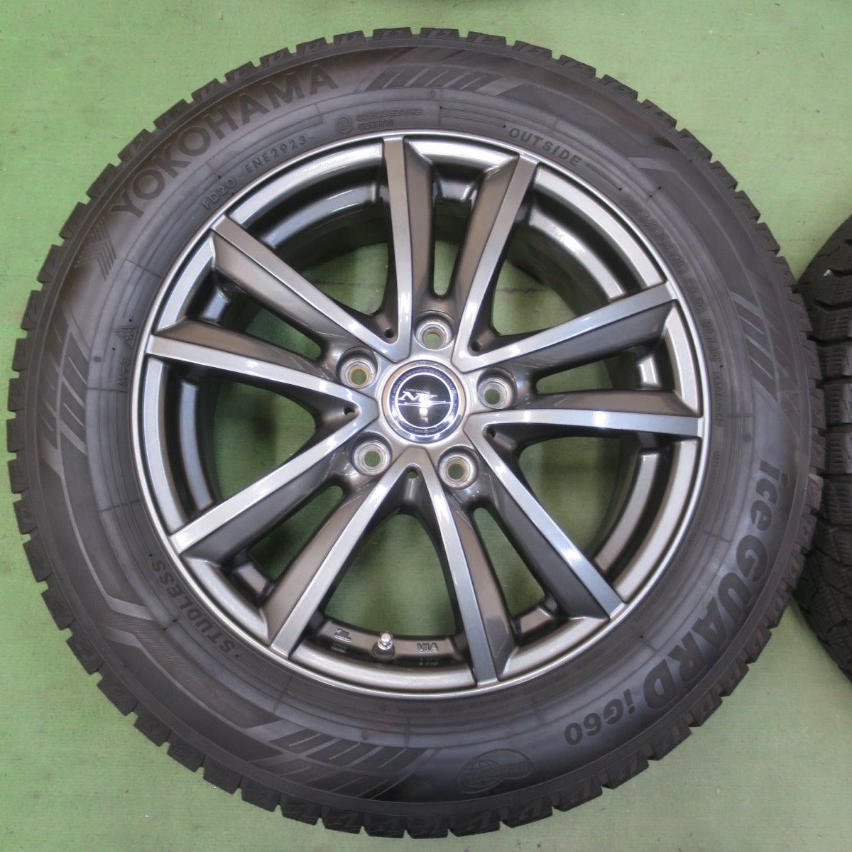 バリ溝！23年！キレイ！9.5分以上◎スタッドレス 205/60R16 ヨコハマ アイスガード iG60 NIRVANA NV ニルバーナ ニルヴァーナ 16インチ PCD114.3/5H◎6070604イス