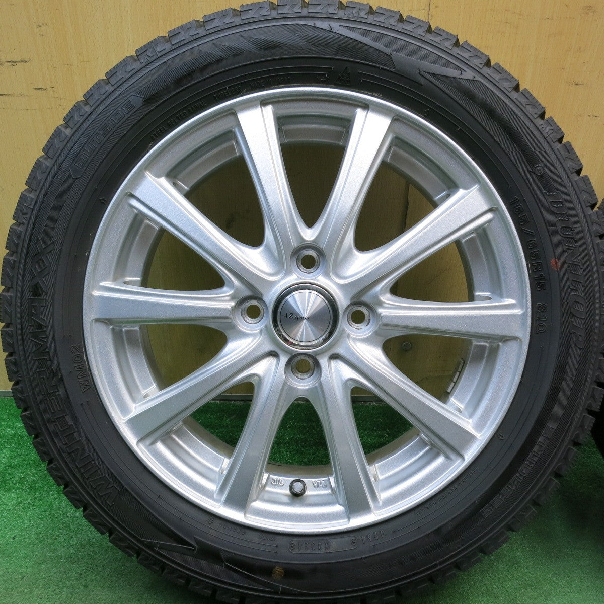 バリ溝！24年！キレイ！ほぼ10分★スタッドレス 165/65R15 ダンロップ ウインターマックス WM02 AZ Sports AZスポーツ 軽サイズ タフト 等 PCD100/4H★5081408HAス