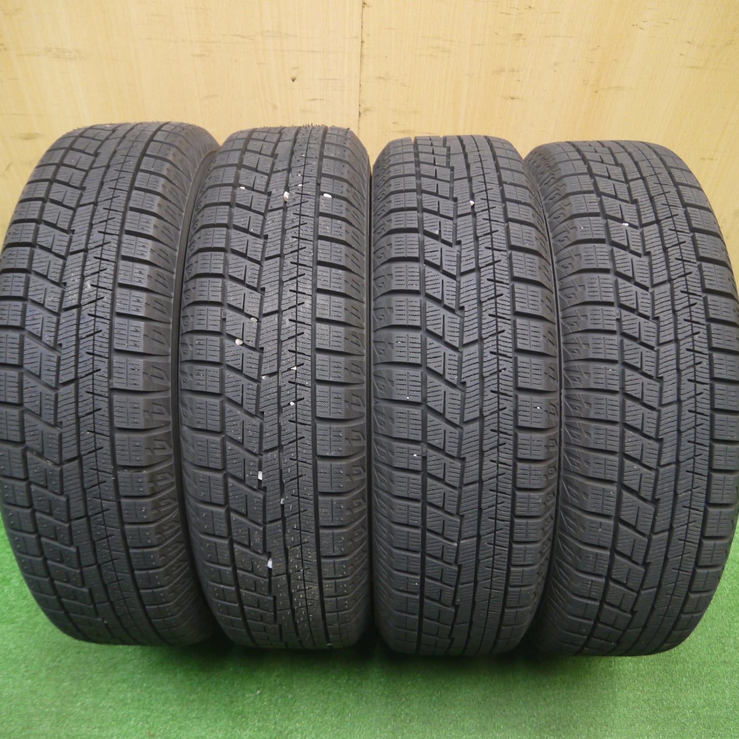[送料無料] バリ溝！23年！キレイ！ほぼ10分★スタッドレス 165/60R15 ヨコハマ アイスガード iG60 MiLLOUS ミルアス ソリオ ハスラー 等 PCD100/4H★4111301Hス
