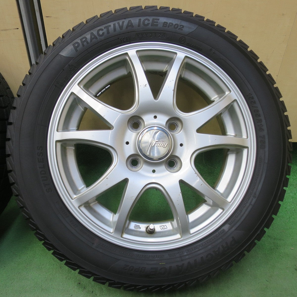 バリ溝！24年！9.5分◎スタッドレス 155/65R14 プラクティバ アイス BP02 ヨコハマ Fang ファング 14インチ PCD100/4H◎6070804イス
