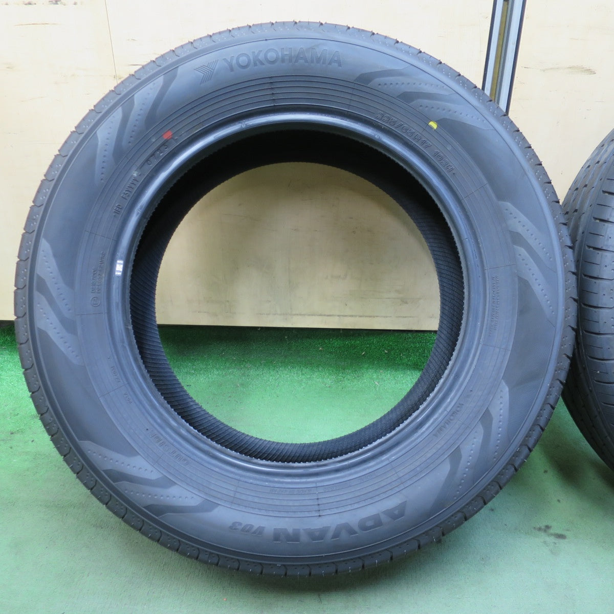 新車外し！26年◎225/65R17 ヨコハマ アドバン V03 タイヤ 17インチ 40系 アルファード ヴェルファイア レクサス NX ハリアー RAV4 等◎6080402NGノタ