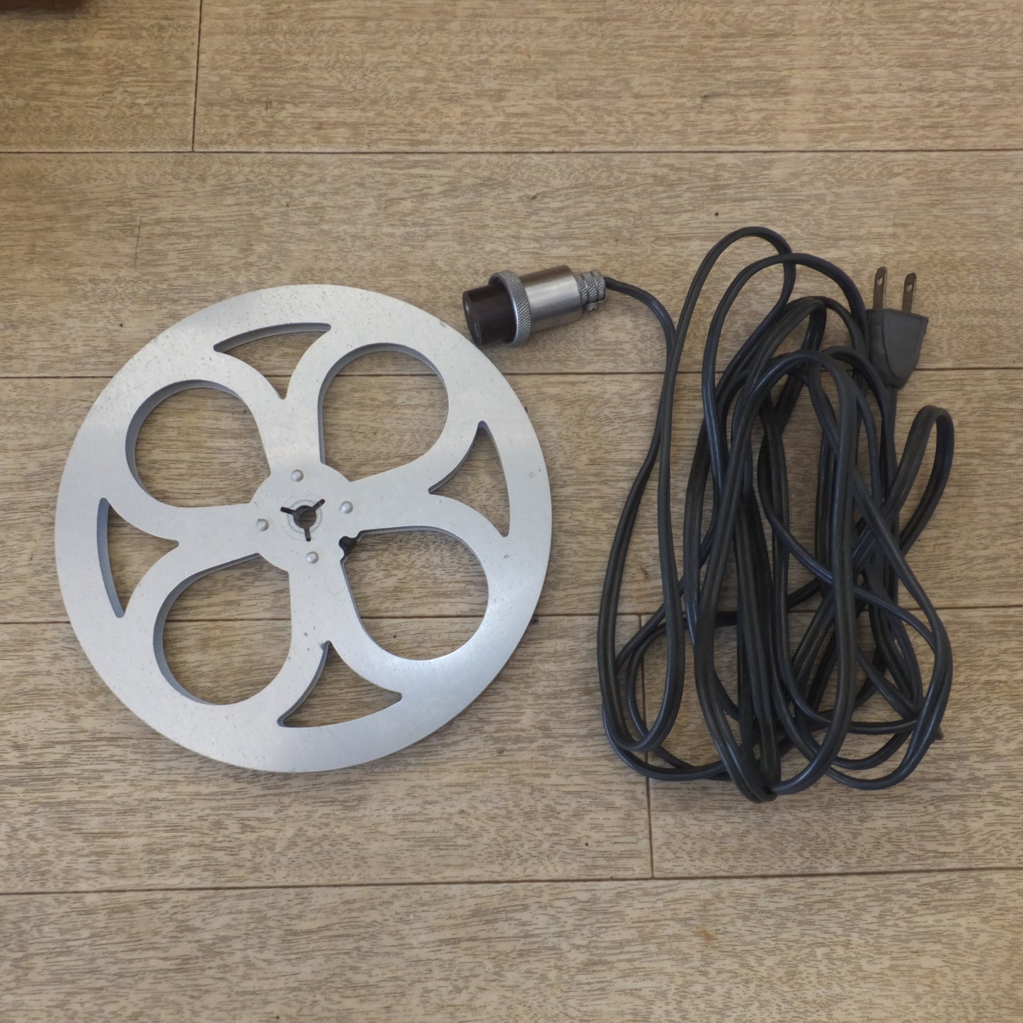 [送料無料] 現状品★エルモ ELMO 8mm 映写機 プロジェクター E-80　AC90～110V 50/60Hz　昭和レトロ アンティーク★