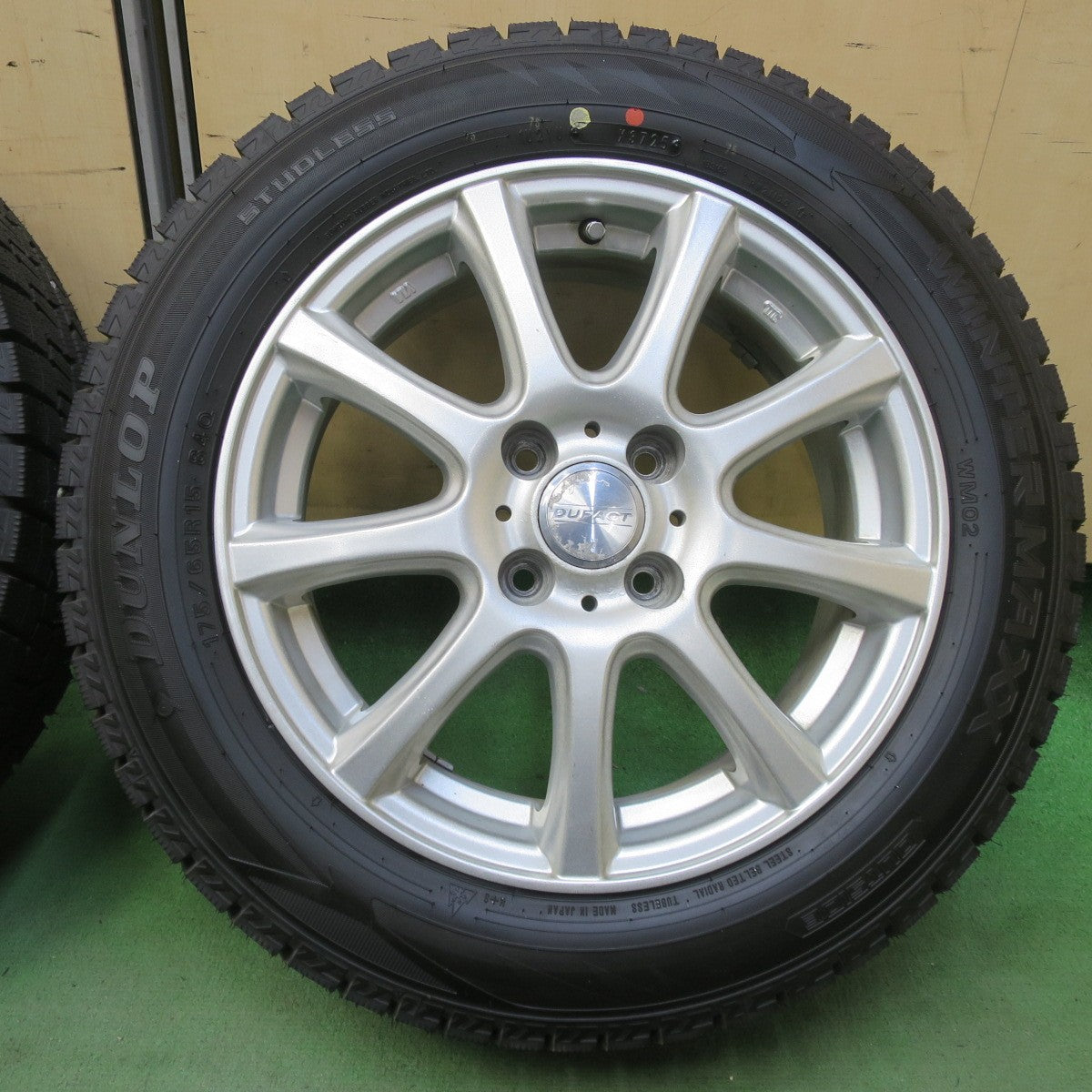 ほぼ未使用！25年★スタッドレス 175/65R15 ダンロップ ウインターマックス WM02 DUFACT デュファクト 15インチ PCD100/4H★6041108イス