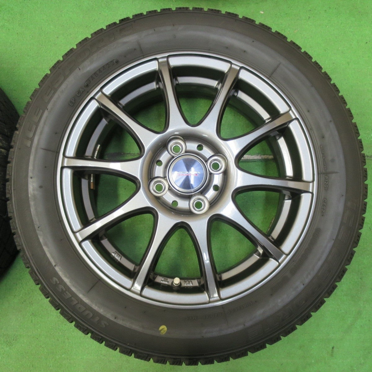 バリ溝！22年！キレイ！8.5分★スタッドレス 185/60R15 アイスエスポルテ VELVA CHARGE ヴェルヴァ PCD100/4H★4090310イス