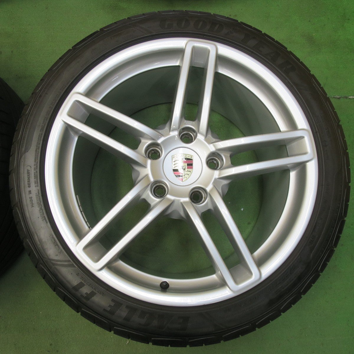 キレイ★ポルシェ 991 911 カレラ2 純正 235/40R19 285/35R19 グッドイヤー イーグル F1 アシメトリック2 19インチ PCD130/5H★5103011イノ