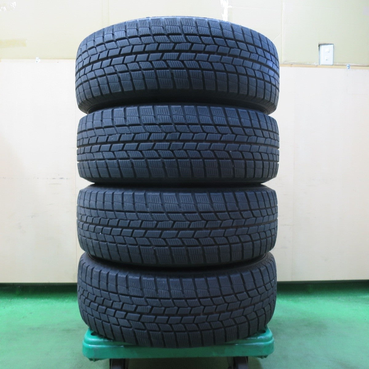 バリ溝！キレイ！9.5分以上★フォレスター 等 LOXARNY SPORT BADX 225/60R17 スタッドレス グッドイヤー アイスナビ6 ロクサーニ 17インチ PCD100/5H★5011301イス