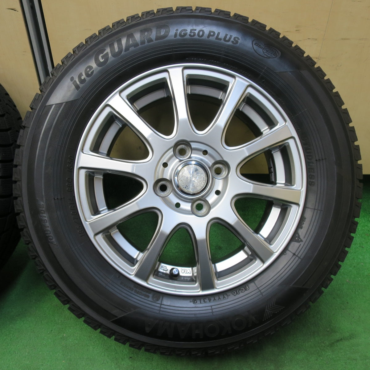 [送料無料] バリ溝！9分★スタッドレス 185/70R14 ヨコハマ アイスガード iG50 プラス LAYCEA レイシア 14インチ PCD100/4H★4102102イス