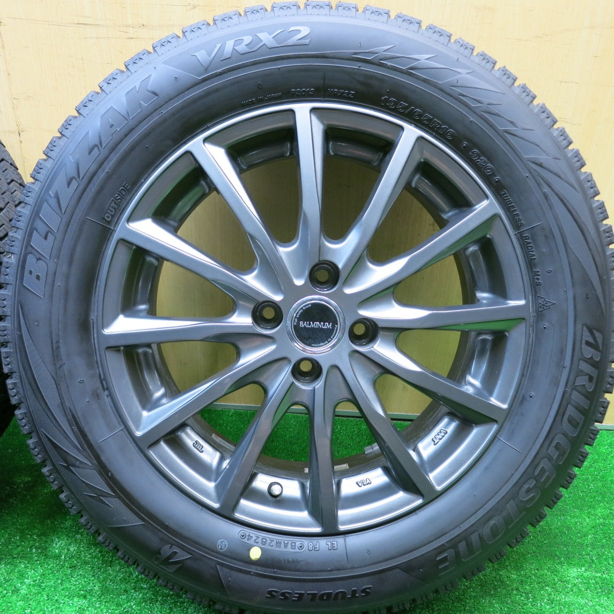 バリ溝！24年！キレイ！9.5分★スタッドレス 195/65R16 ブリヂストン ブリザック VRX2 BALMINUM バルミナ 16インチ PCD100/4H★5100902HAス