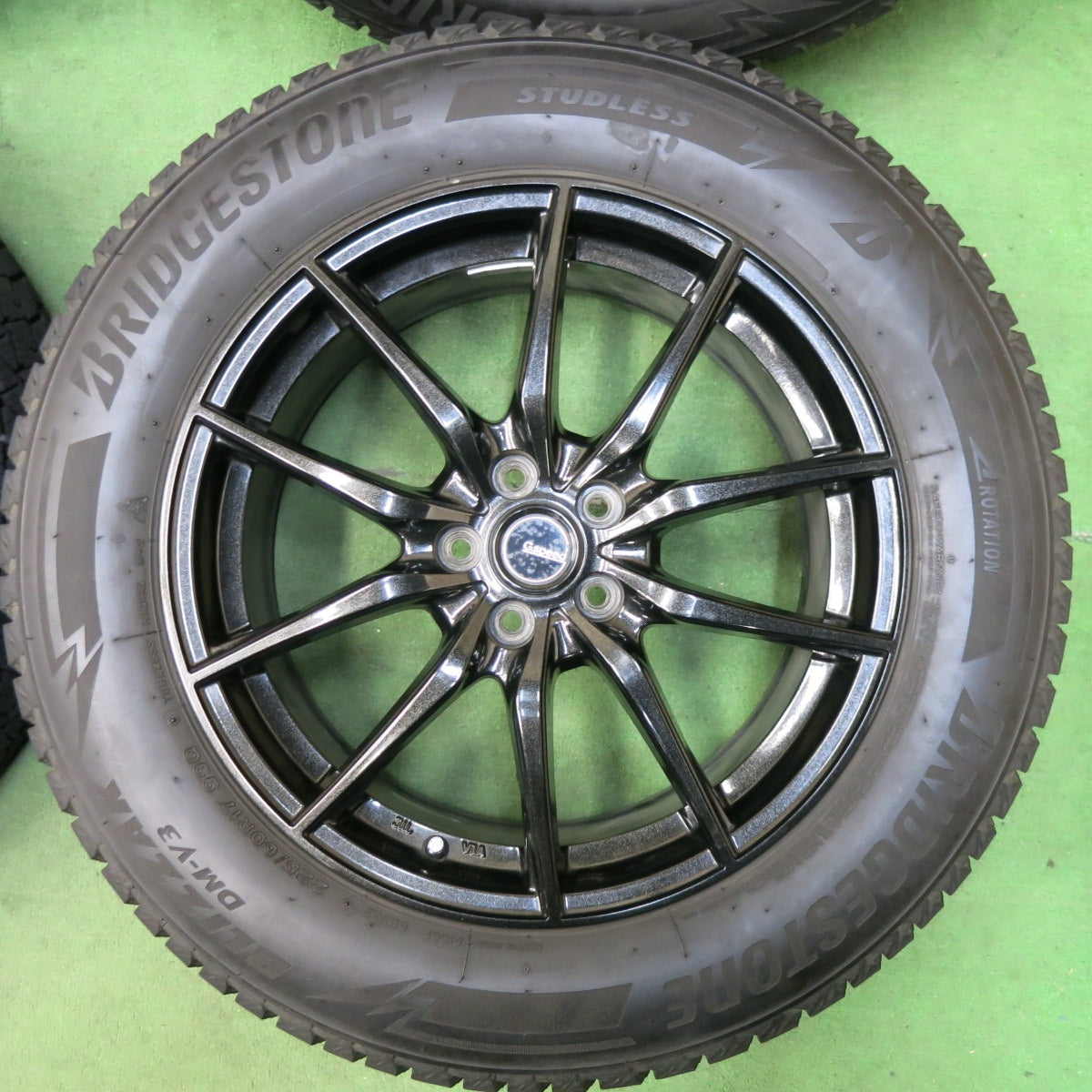 [送料無料] バリ溝！22年！キレイ！9.5分★フォレスター XV 等 G.speed 225/60R17 スタッドレス ブリヂストン ブリザック DM-V3 Gスピード 17インチ PCD100/5H★4120605SYス*