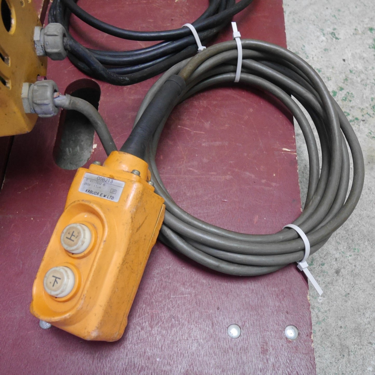 [送料無料] ☆新ダイワ マイティ ウインチ SW-120 120kg リモコン付き 電動 ウィンチ 単相 100V 工具 吊り 上げ 巻き 上げ ウィンチ 運搬 荷運び☆