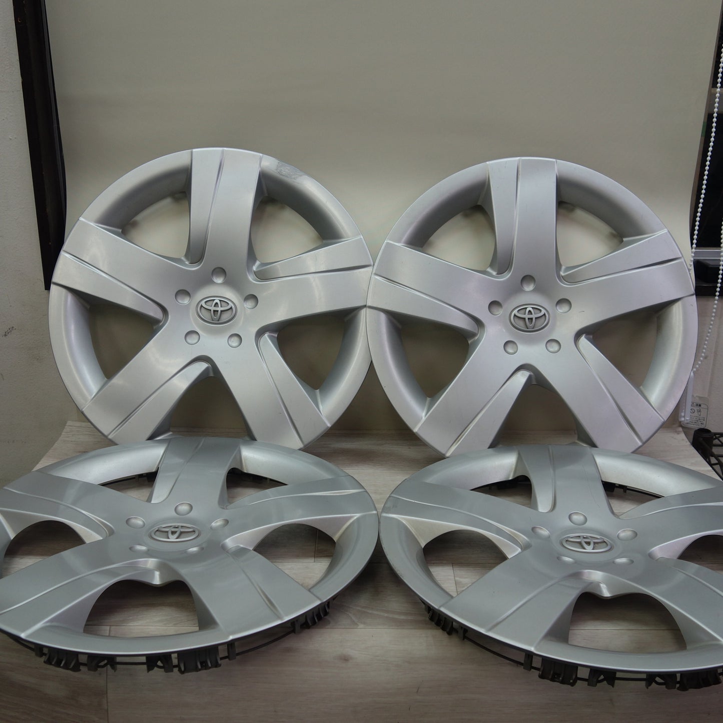 [送料無料] 4枚価格☆トヨタ NCP120 ラクティス 純正 ホイール キャップ カバー 16インチ☆