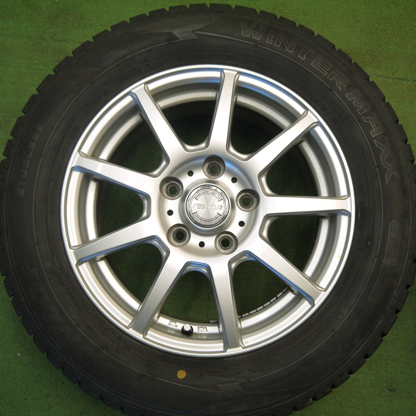 バリ溝！キレイ！9分★スタッドレス 195/65R15 ダンロップ ウインターマックス WM02 ravrion ラブリオン 15インチ PCD114.3/5H★6030402Hス