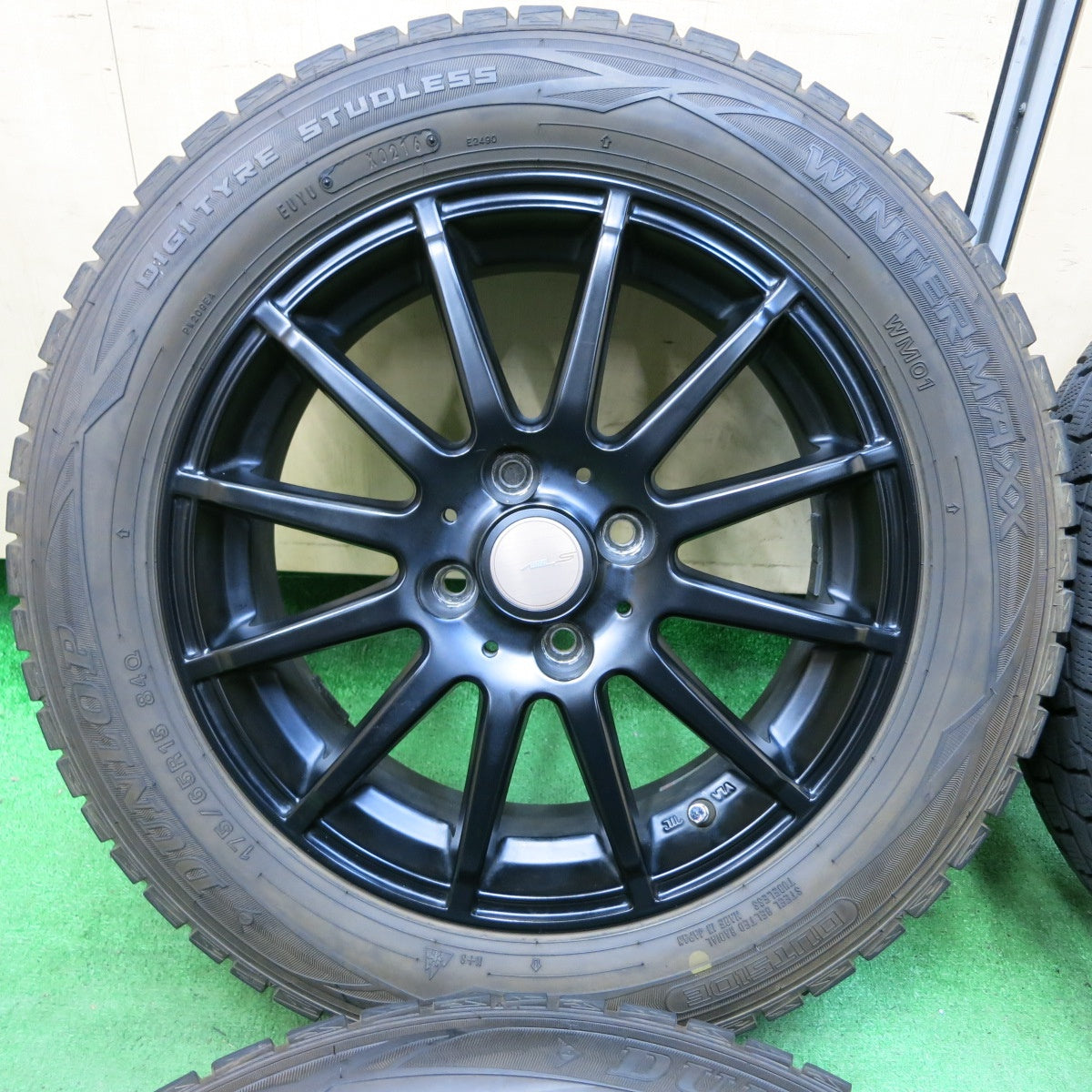 *送料無料* バリ溝！キレイ！9分★スタッドレス 175/65R15 ダンロップ ウインターマックス WM01 AXEL S アクセルS 15インチ PCD100/4H★4091304SYス