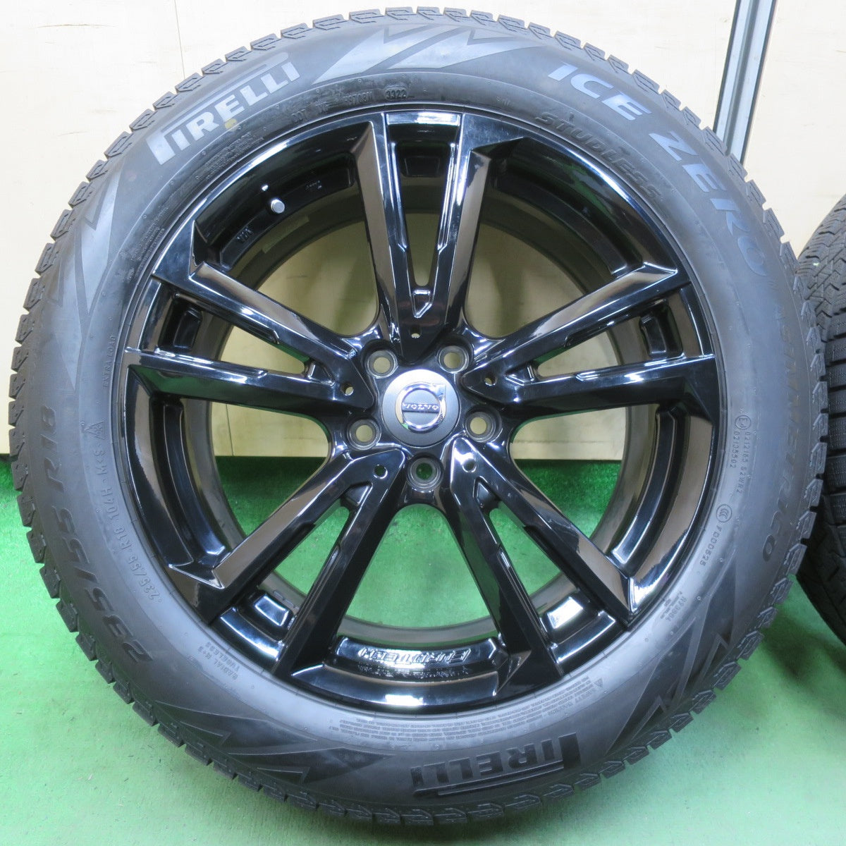 バリ溝！22年！キレイ！9分★ボルボ 等 EUROTECH GAYA SOLI 235/55R18 スタッドレス ピレリ アイスゼロ アシンメトリコ ユーロテック ガヤ ソリ 18インチ PCD108/5H★5092203イス