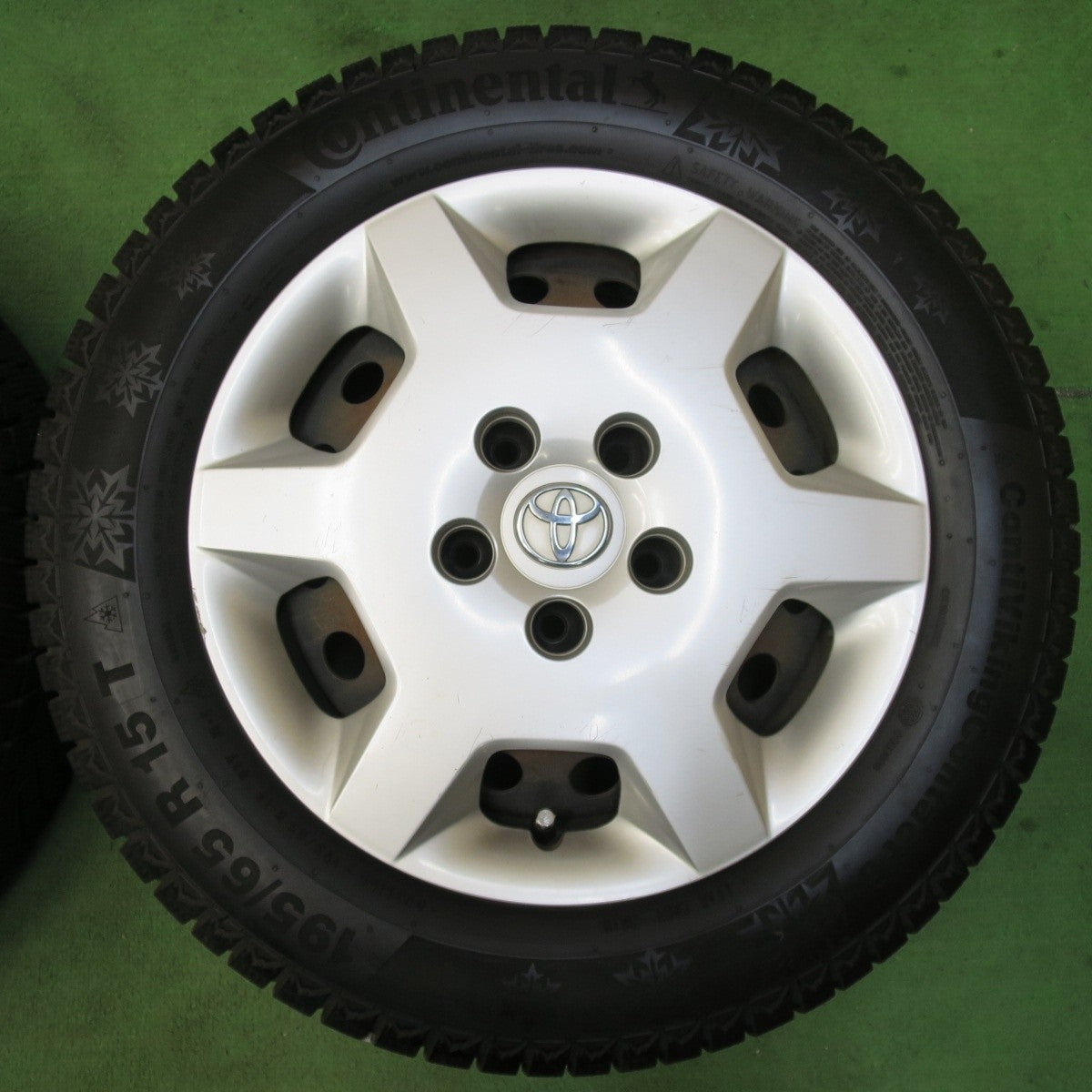 超バリ溝！9.5分以上★トヨタ ノア ヴォクシー 純正 スチール 195/65R15 スタッドレス コンチネンタル コンチバイキング コンタクト6 15インチ PCD114.3/5H★5022709イス