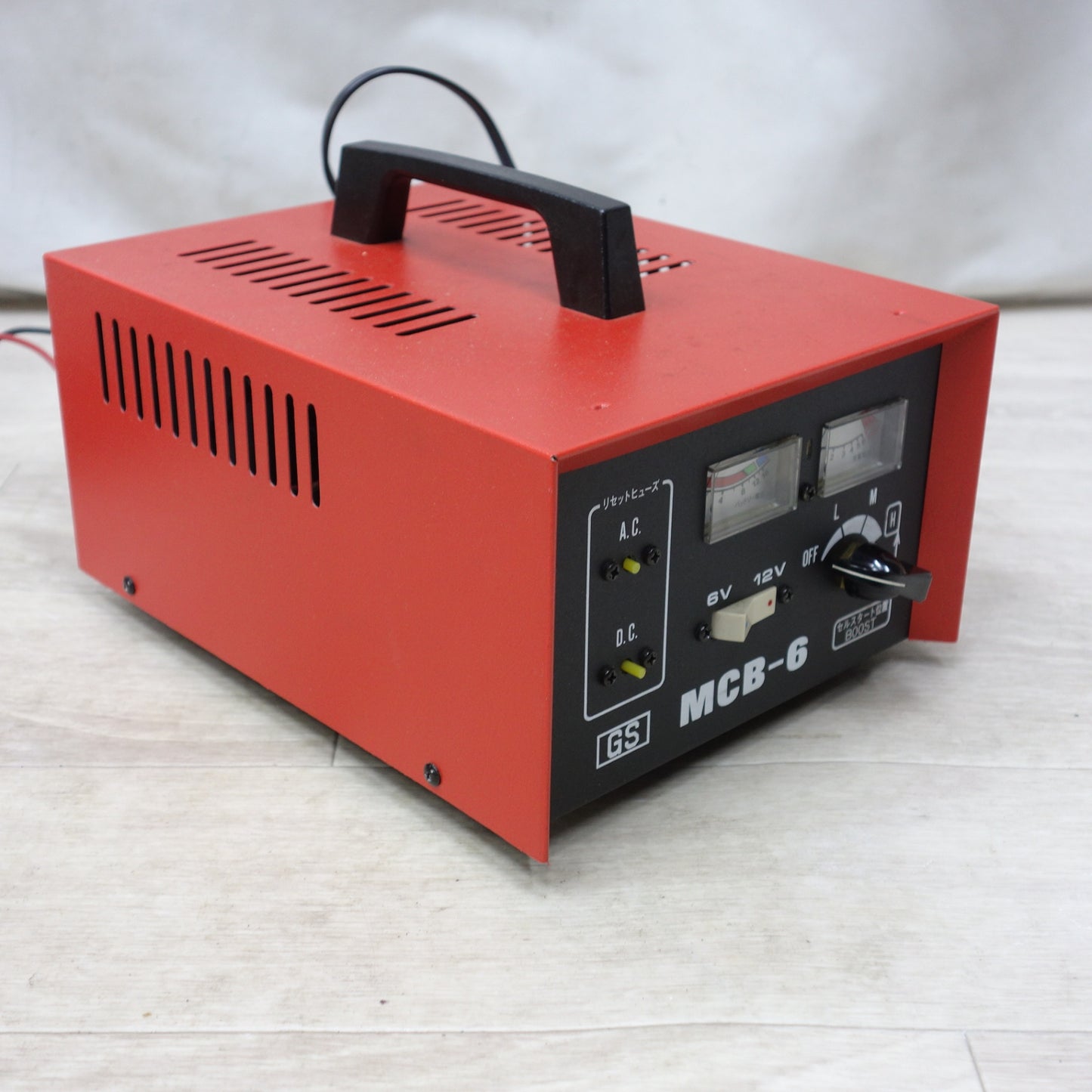 [送料無料] ◆日本電池 GS 小型 充電器 マイ チャージャー 6V 12V MCB-6 バッテリー 外箱付き◆