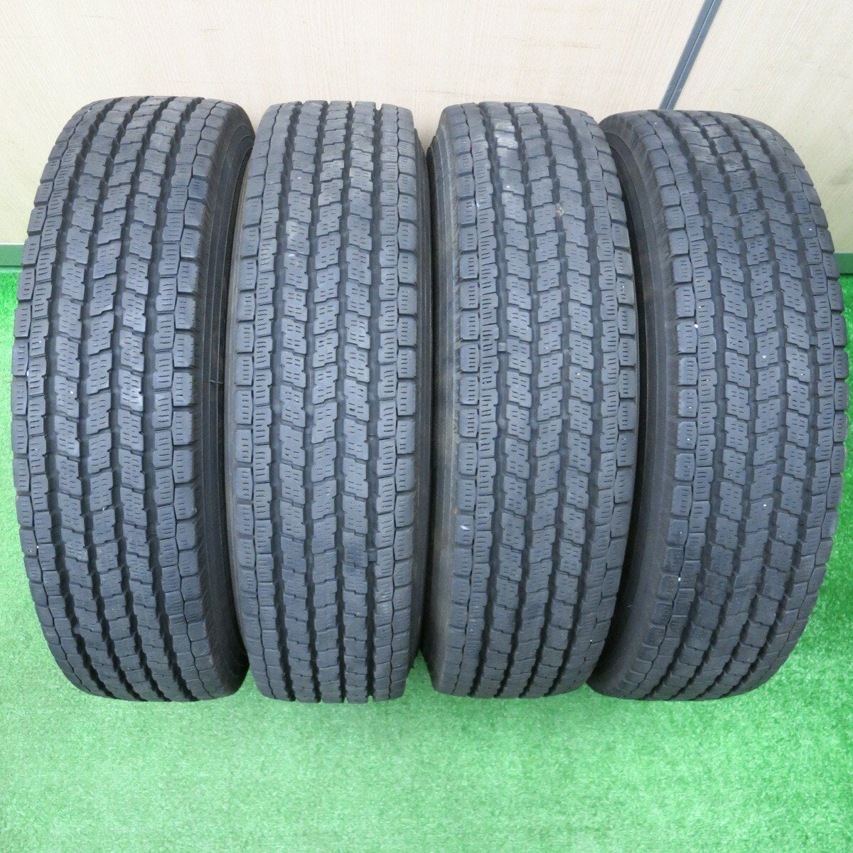 最終値下げ☆超バリ溝！20年！★ スタッドレス 195 80 R15 超バリ溝ダンロップスタッドレス195/60R15 ユーロスピード15×5.5