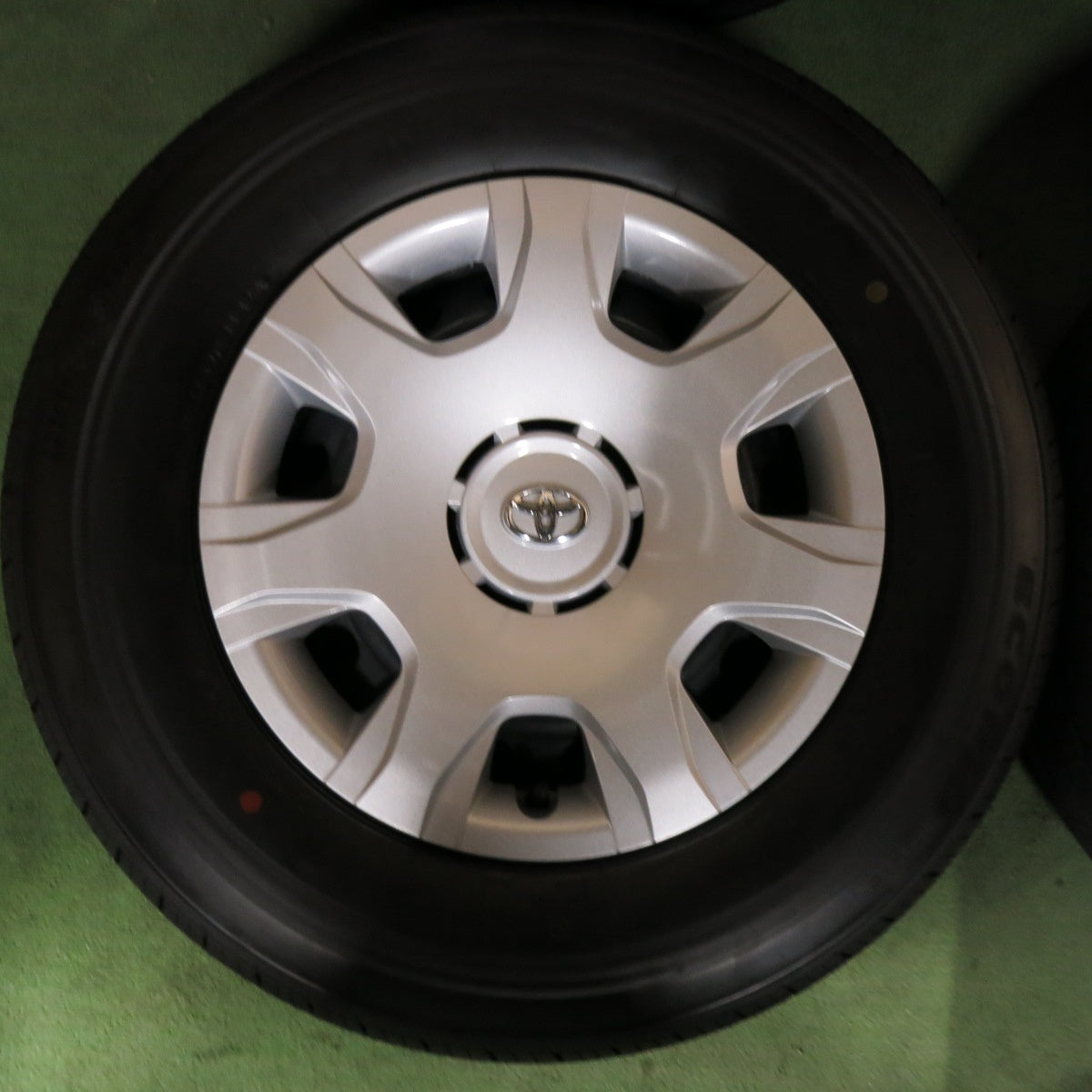 [送料無料] 新車外し！24年★トヨタ 200系 ハイエース 純正 スチール 195/80R15 107/105S ブリヂストン エコピア RD613 15インチ PCD139.7/6H★5022808SYノ