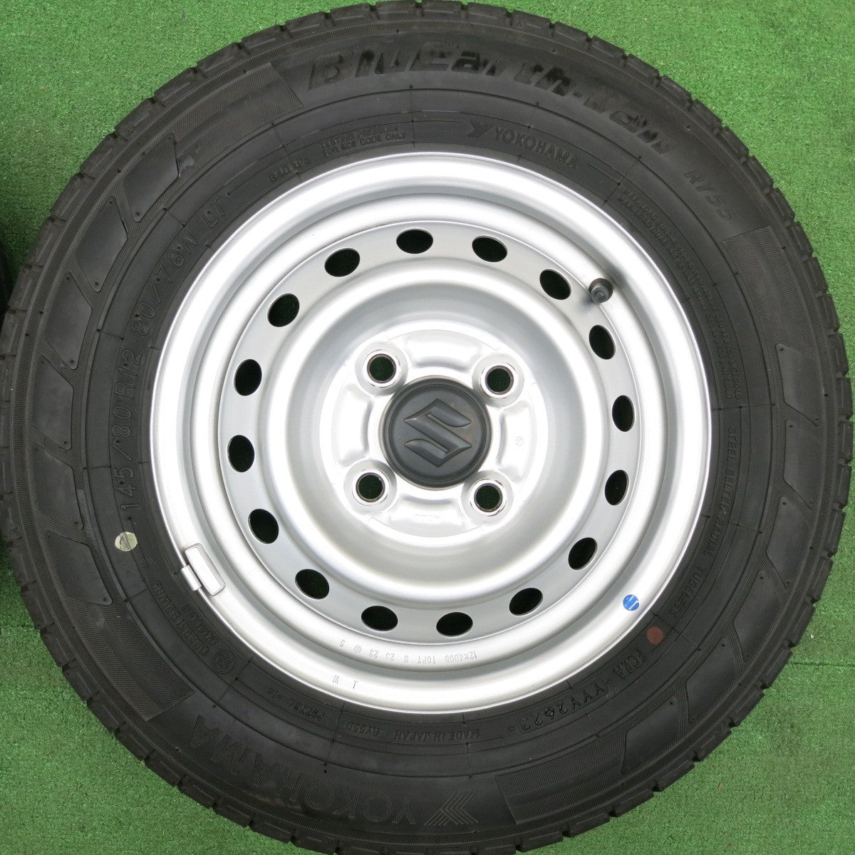 [送料無料] バリ溝！23年！キレイ！8.5分★スズキ キャリイ エブリイ 等 純正 スチール 145/80R12 80/78N ヨコハマ BluEarth-Van RY55 12インチ PCD100/4H★5011208HAノ