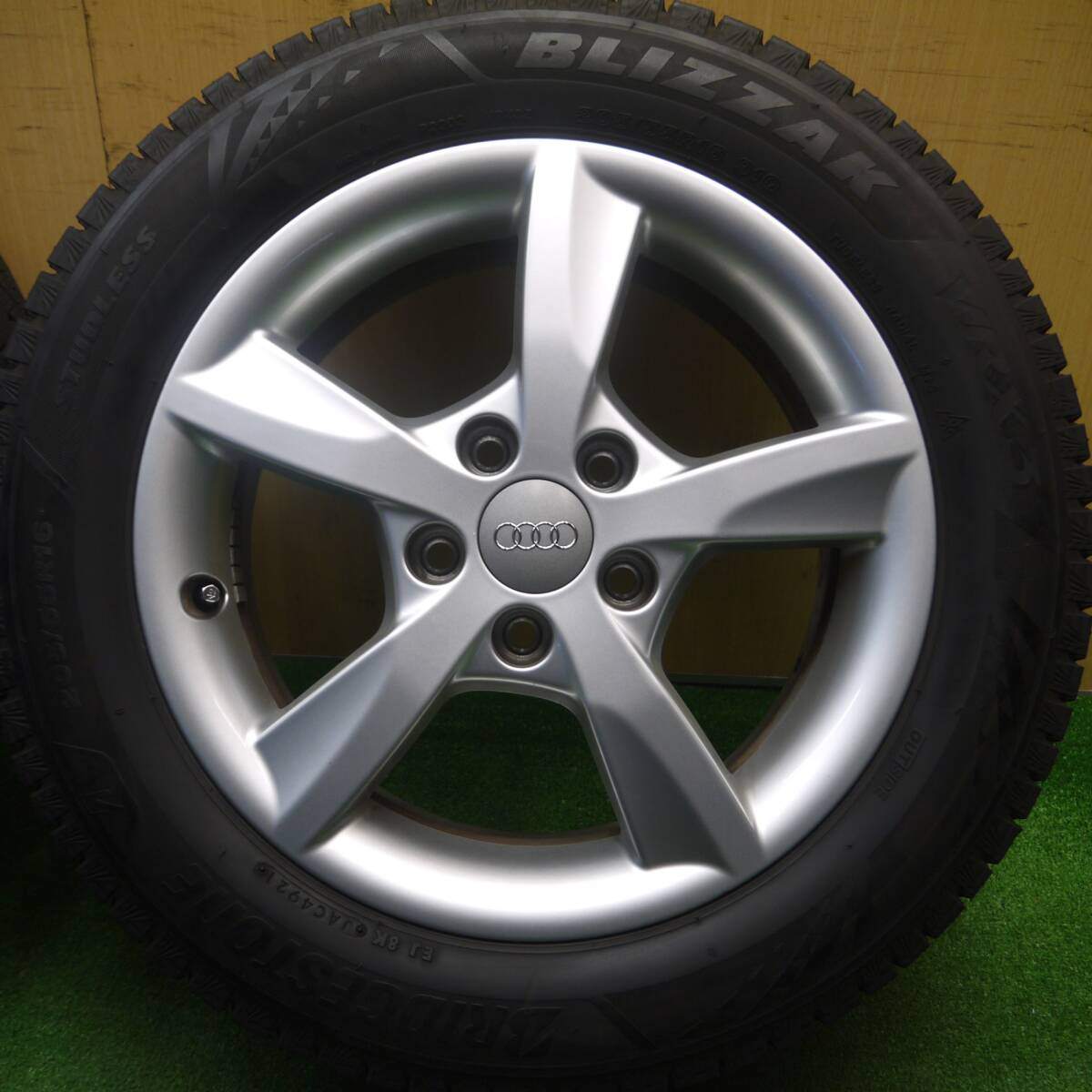 バリ溝！21年！キレイ！9.5分★アウディ A3 8V 純正 205/55R16 スタッドレス ブリヂストン ブリザック VRX3 16インチ PCD112/5H★4122303Hス