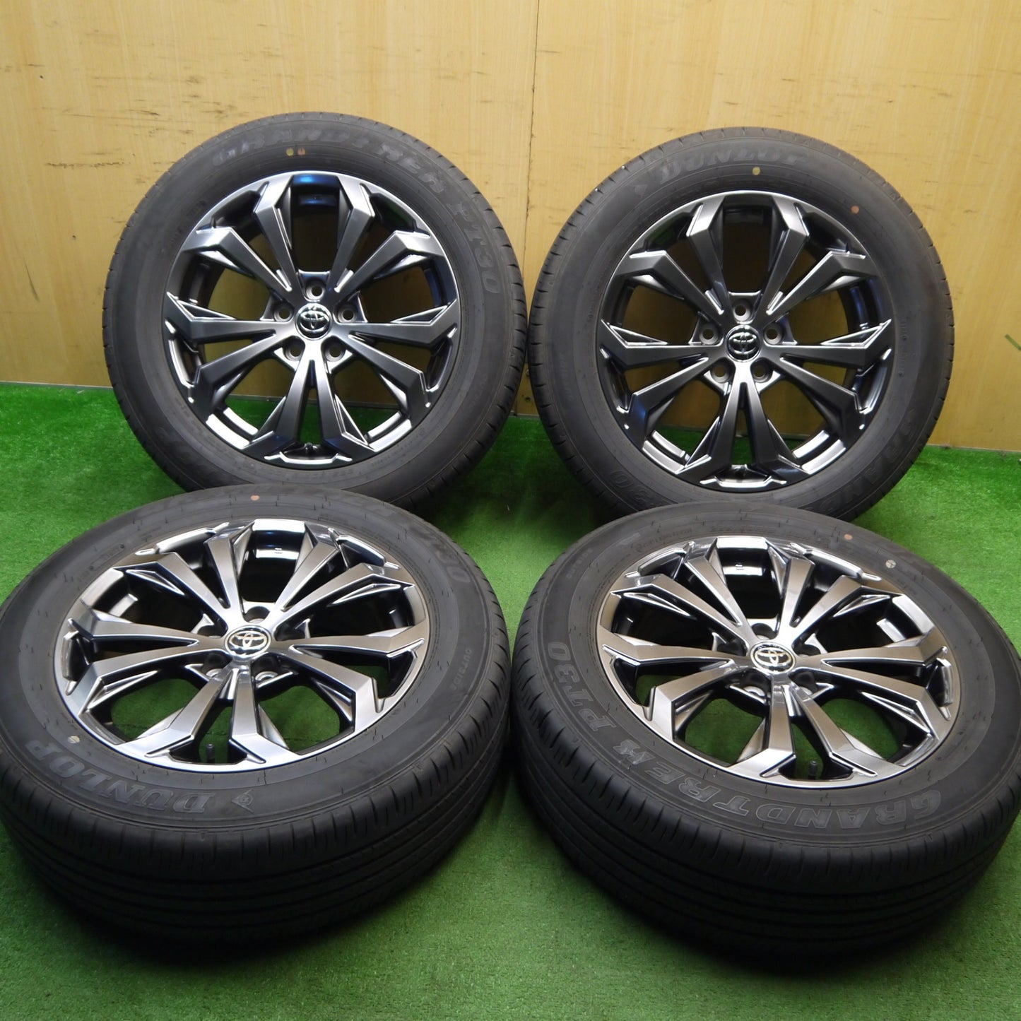 バリ溝！22年！美品！9分★トヨタ RAV4 純正 225/60R18 ダンロップ グラントレック PT30 18インチ PCD114.3/5H★5042502Hノ