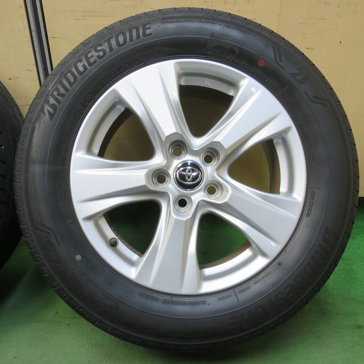 キレイ！21年★トヨタ 50系 RAV4 純正 225/65R17 ブリヂストン アレンザ 001 17インチ PCD114.3/5H★5112404イノ