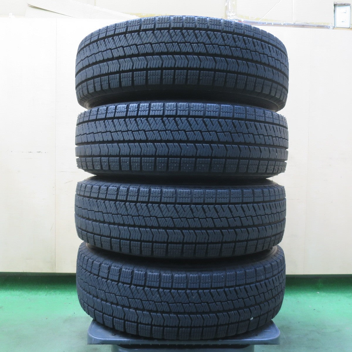 バリ溝！22年！キレイ！9.5分以上◎スタッドレス 175/70R14 ブリヂストン ブリザック VRX2 BALMINUM DS-M バルミナ 14インチ PCD100/4H◎6100707イス
