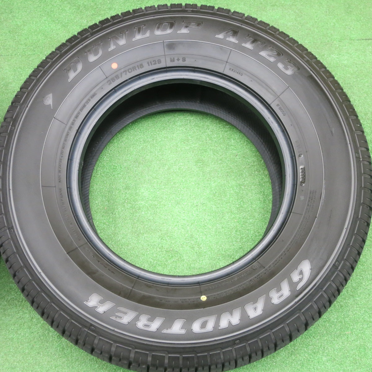 新車外し！26年★265/70R16 ダンロップ グラントレック AT23 タイヤ 16インチ ランクル 70 プラド ハイラックス サーフ 等★6021805NKノタ