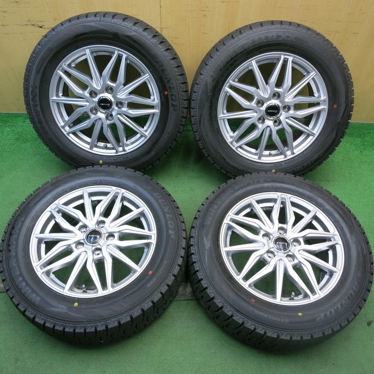 タイヤほぼ未使用！22年！キレイ★スタッドレス 215/60R16 ダンロップ ウインターマックス WM02 AZANE JL アザーネ 16インチ PCD114.3/5H★5071906HAス