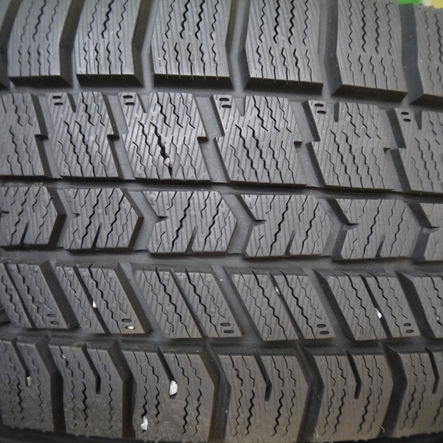 バリ溝！22年！キレイ！ほぼ10分★スタッドレス 205/65R15 グッドイヤー アイスナビ8 EUROMAGIC BLEST JP ユーロマジック 15インチ PCD114.3/5H★5120303Hス