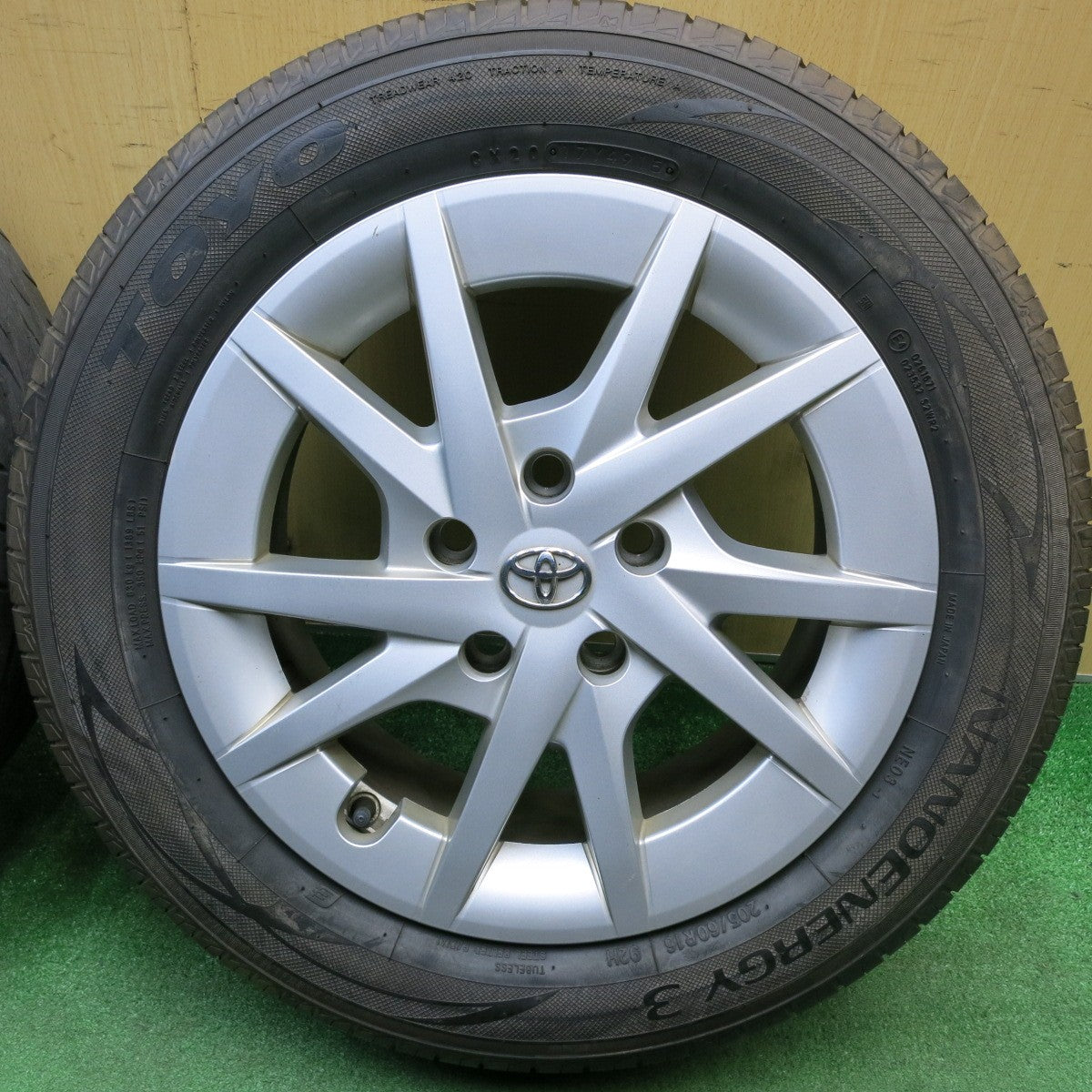 バリ溝！9.5分★トヨタ プリウスα 純正 205/60R16 トーヨー ナノエナジー3 ヨコハマ アドバン dB デシベル ブリヂストン ネクストリー エコピア 16インチ PCD114.3/5H★6012905HAノ