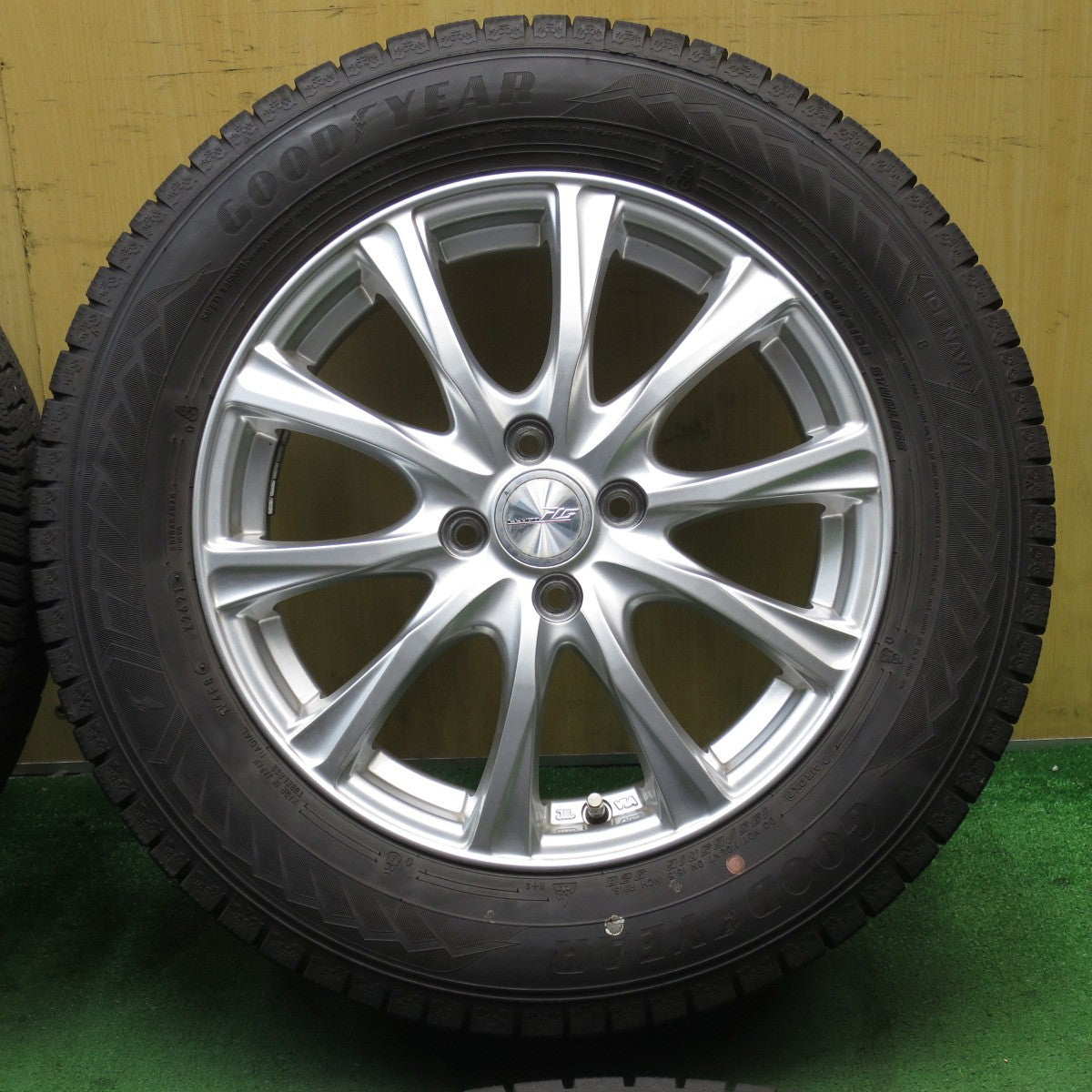 キレイ！21年★スタッドレス 195/65R16 グッドイヤー アイスナビ8 ILLUGA 16インチ PCD100/4H★5062102NJス