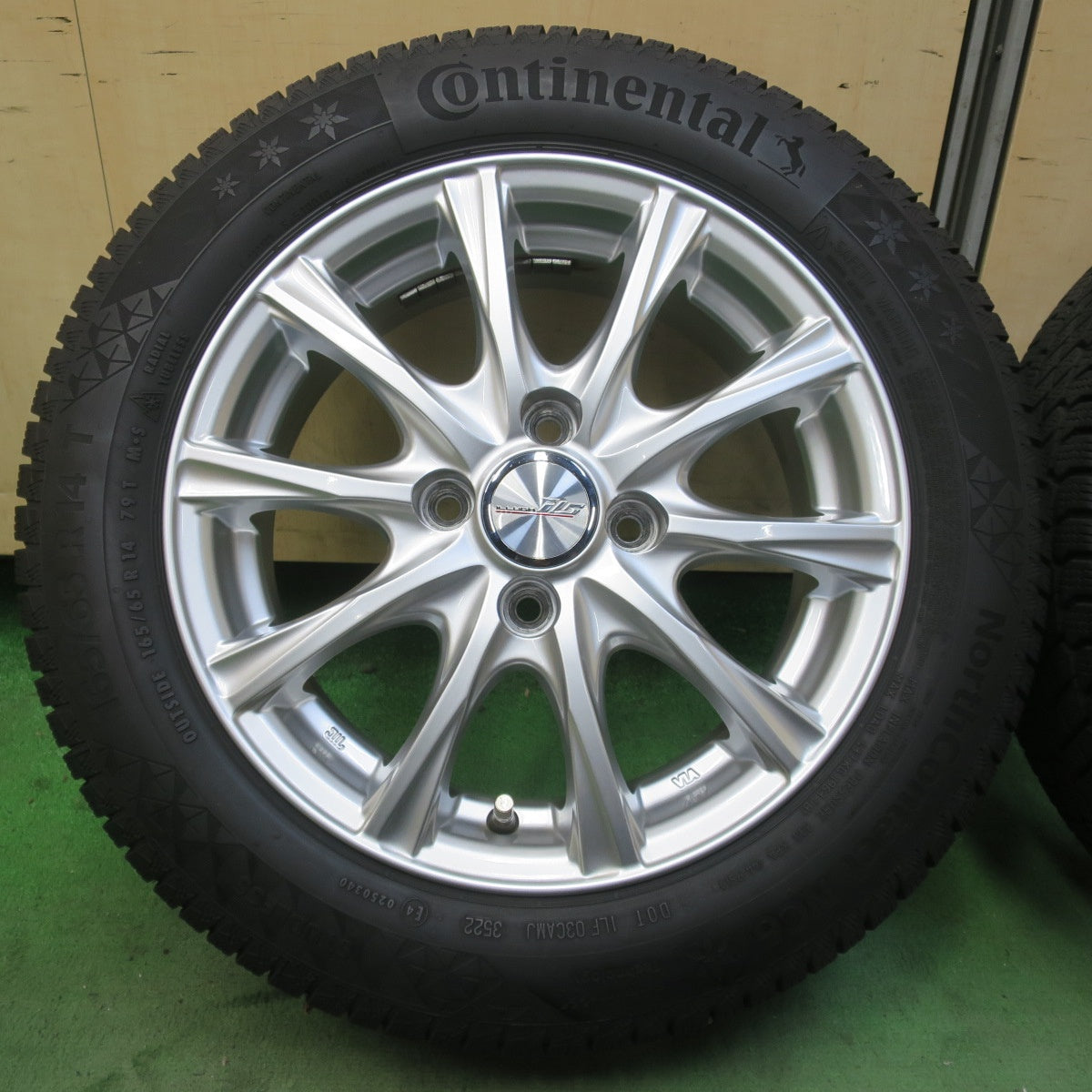 キレイ！22年★スタッドレス 165/65R14 コンチネンタル ノースコンタクト NC6 ILLUGA 社外 アルミ 14インチ PCD100/4H★6042512イス