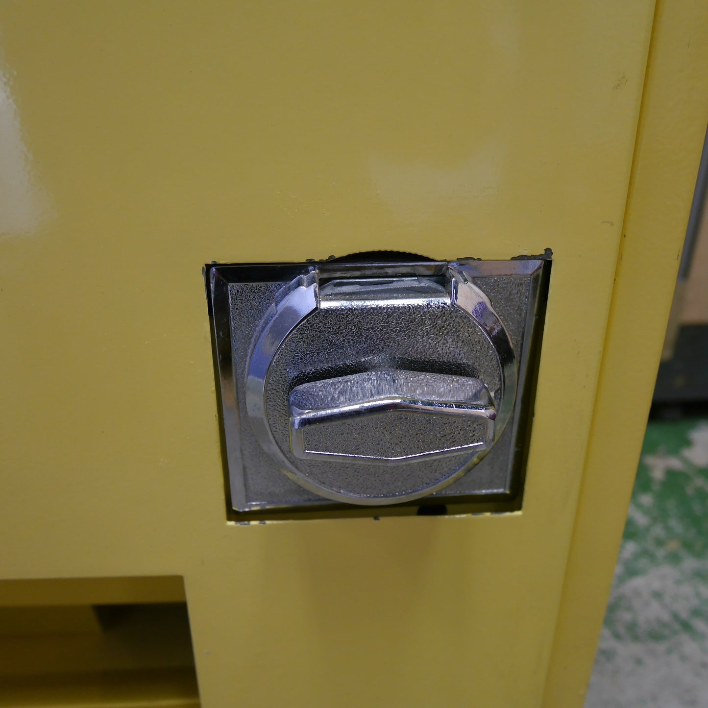 [送料無料] ☆手動式 自動 販売機 トレカ BOX トレーディング カード ボックス 自販機 ガチャ ガチャ メーカー 型式 不明 現状品②☆